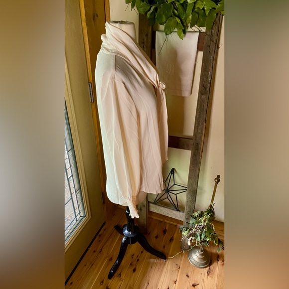 ✨Anne Klein Smocked-Cuff Tie-Neck Blouse✨ NWT - Picture 6 of 15